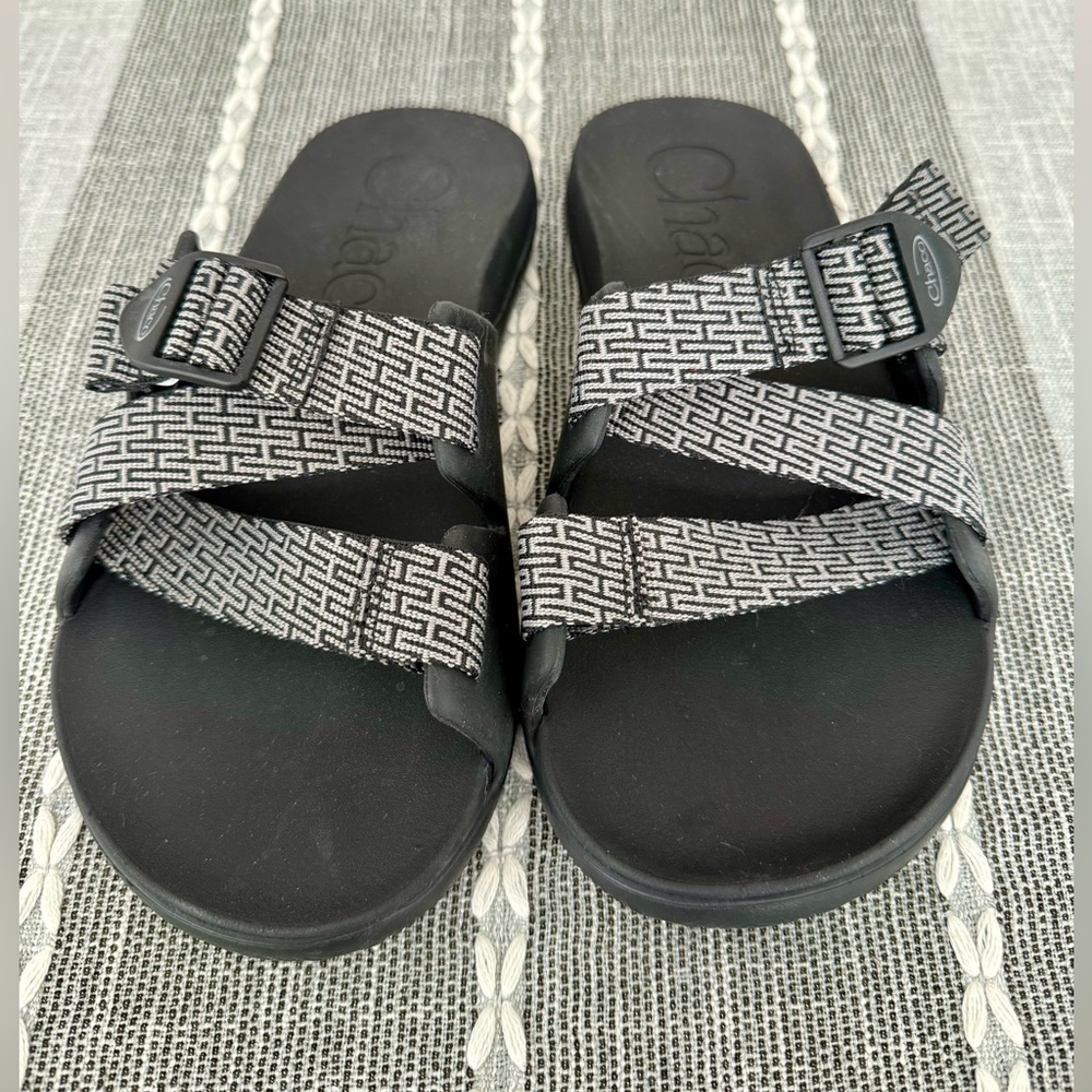 NWOT Chacos Chillos slides - black